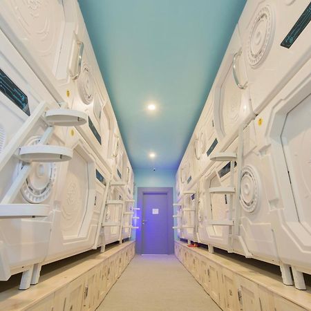 Capsule Inn Bali Легиан Экстерьер фото