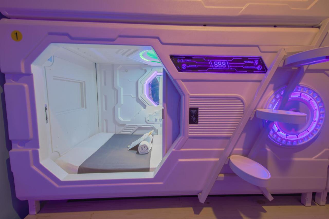Capsule Inn Bali Легиан Экстерьер фото