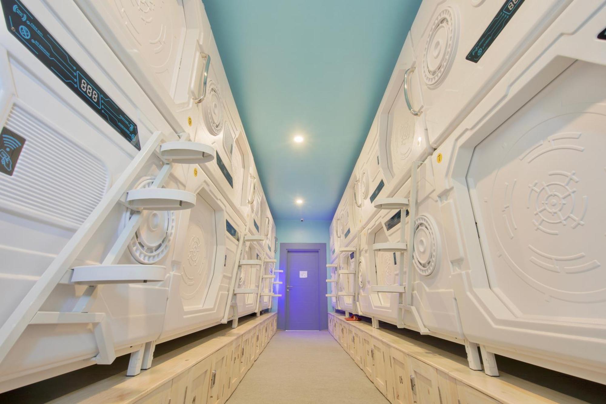 Capsule Inn Bali Легиан Экстерьер фото