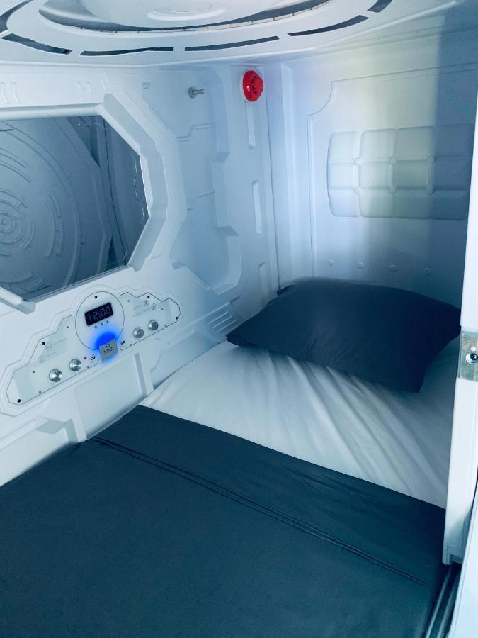 Capsule Inn Bali Легиан Экстерьер фото
