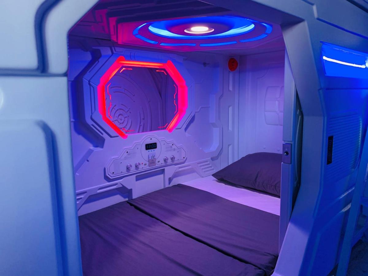 Capsule Inn Bali Легиан Экстерьер фото